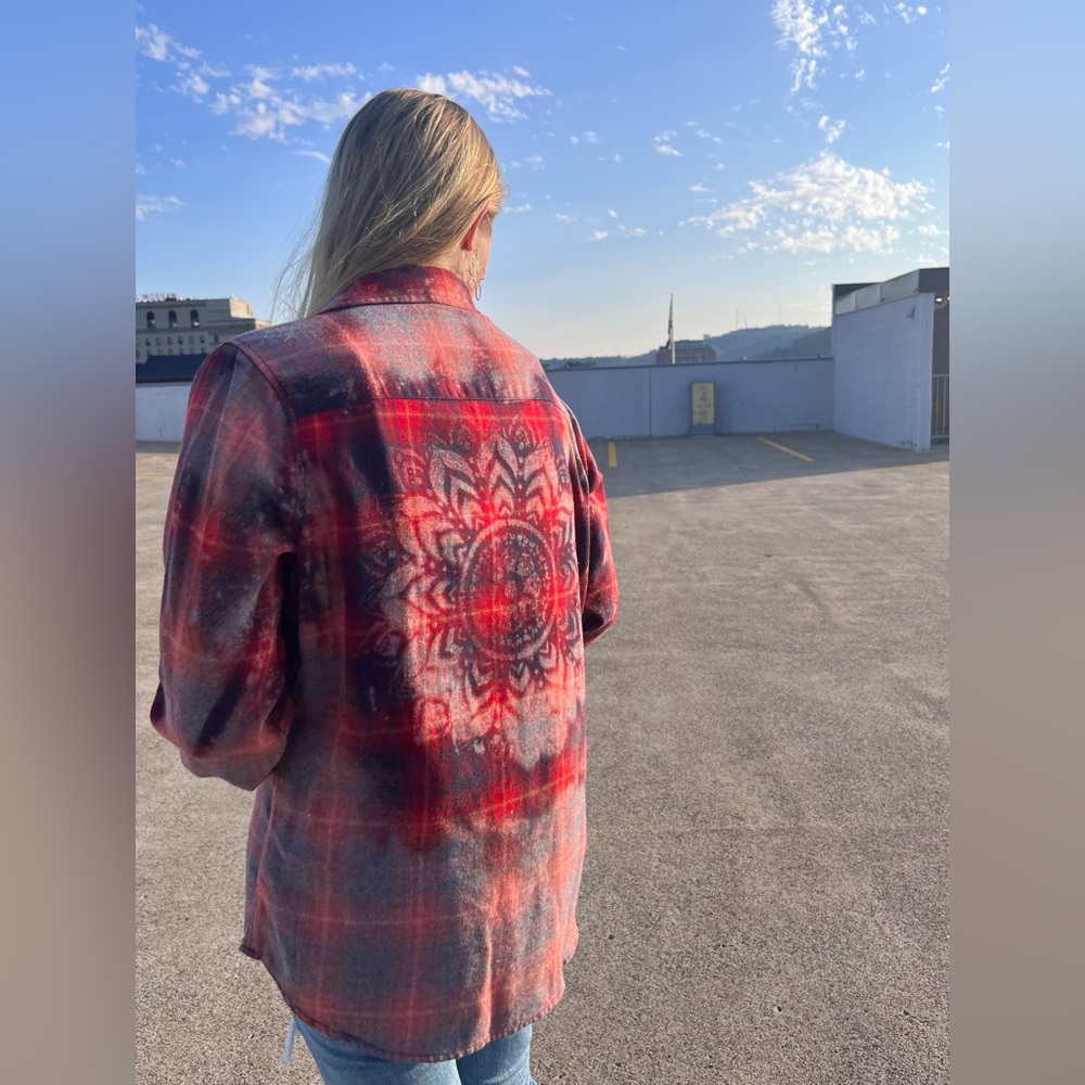 Women’s size large Field and stream bleach dyed flannel